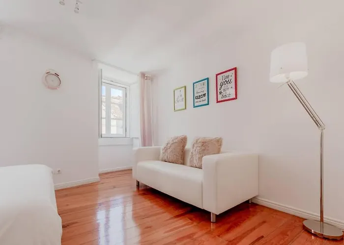 Inloveapartments - One Love, One Heart