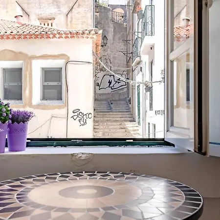 Inloveapartments - One Love, One Heart