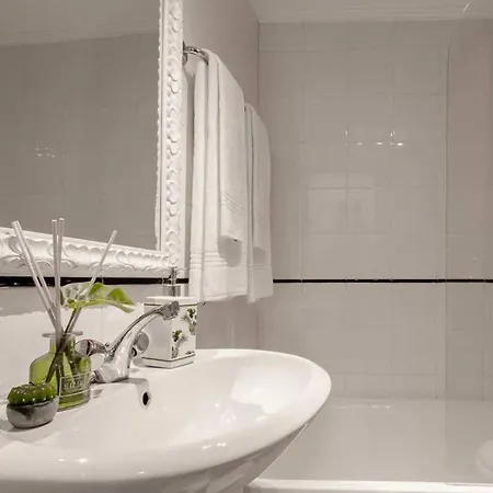 Inloveapartments - One Love, One Heart *